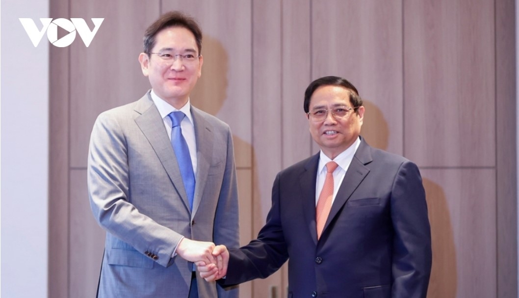 PM Chinh desires breakthrough cooperation with Samsung